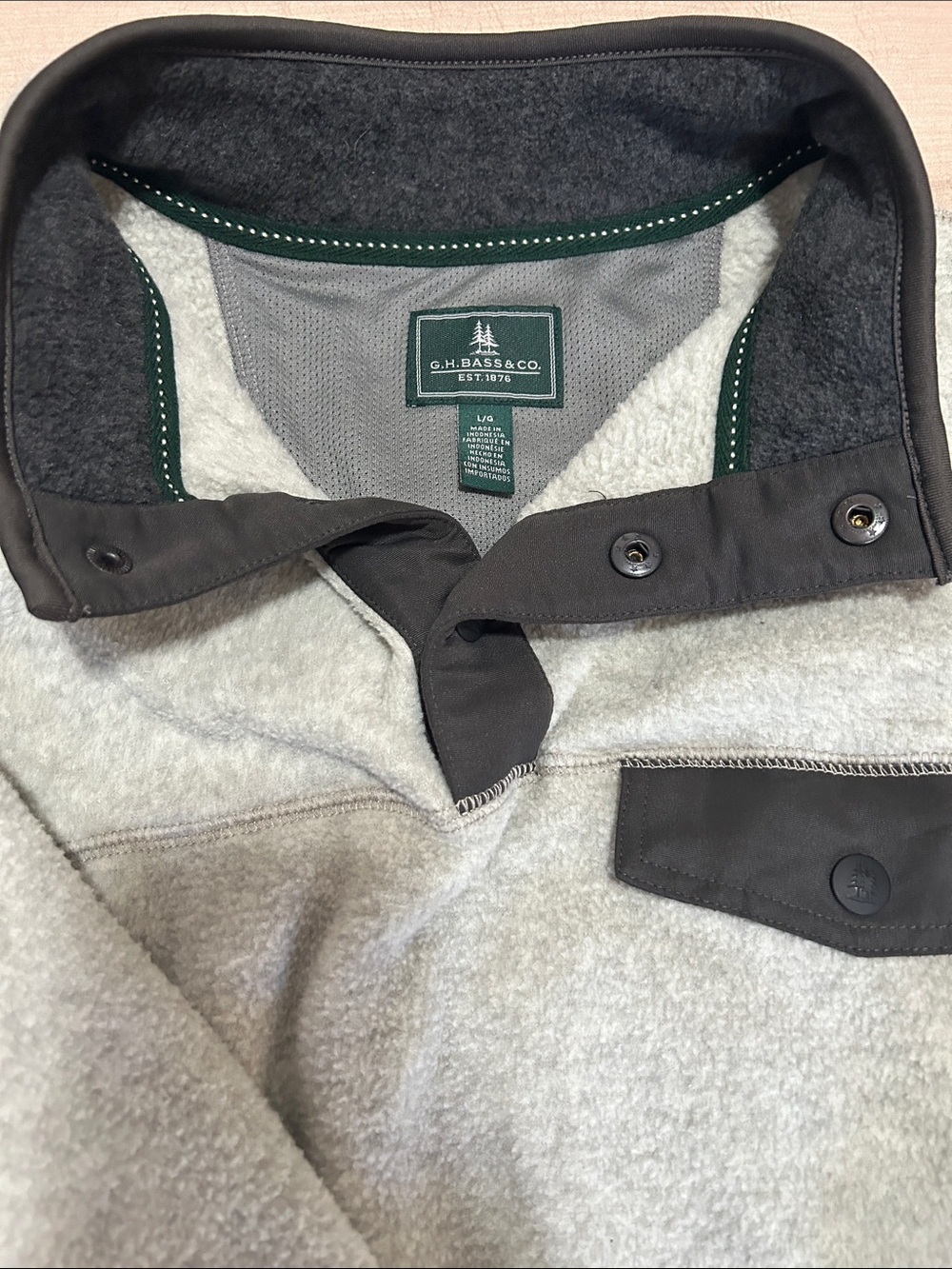 G.H. Bass & Co. Light Gray Fleece Quarter-Snap Shirt Jacket with Dark Trim
